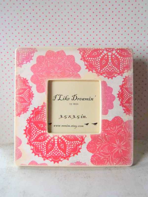 Love Me Doily Picture Frame