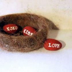 Love Nest - Love, Kiss, XOXO Wool Felt Nest and Valentine Eggs